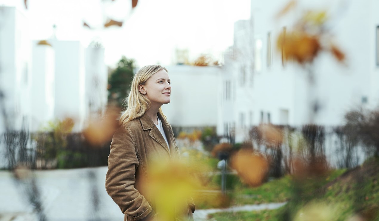 Unge på boligjakt er avhengig av at politikerne fører en politikk som får byggekostnadene ned og boligbyggingen opp, mener NBBL.