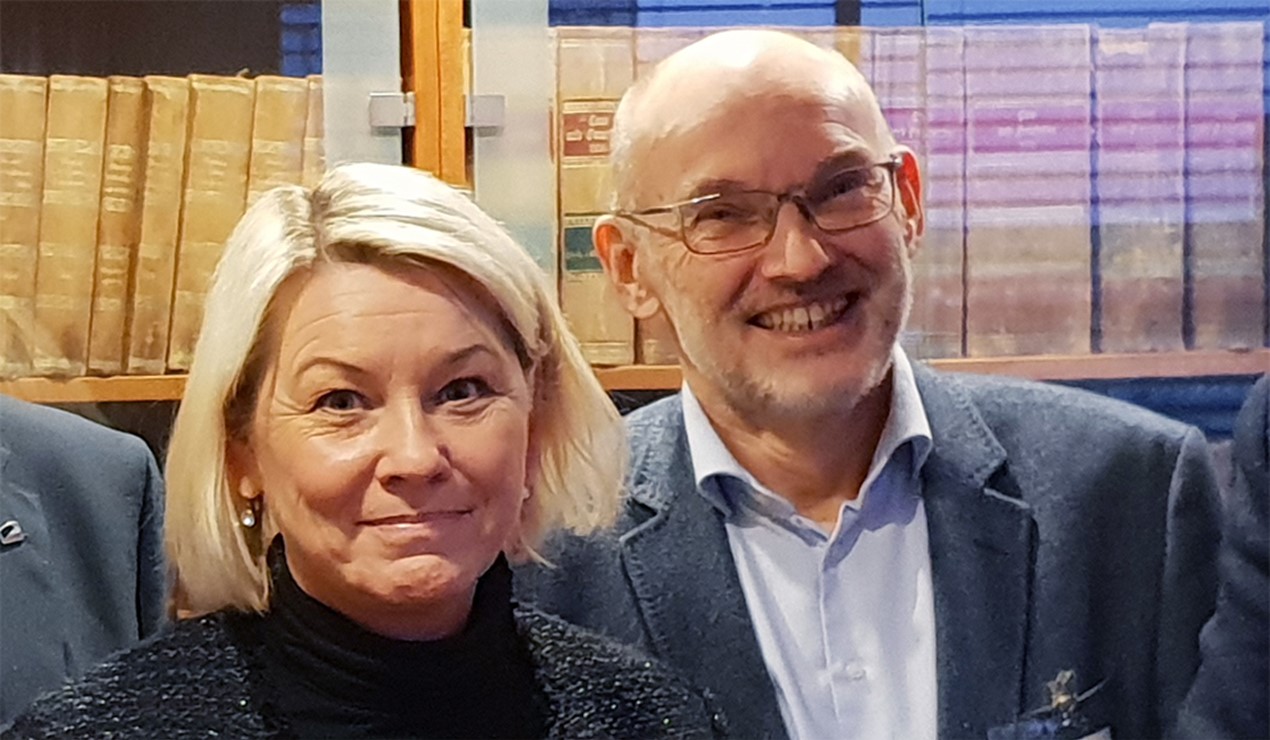 Statsråd Monica Mæland og adm. direktør i NBBL, Thor Eek. Foto: NBBL