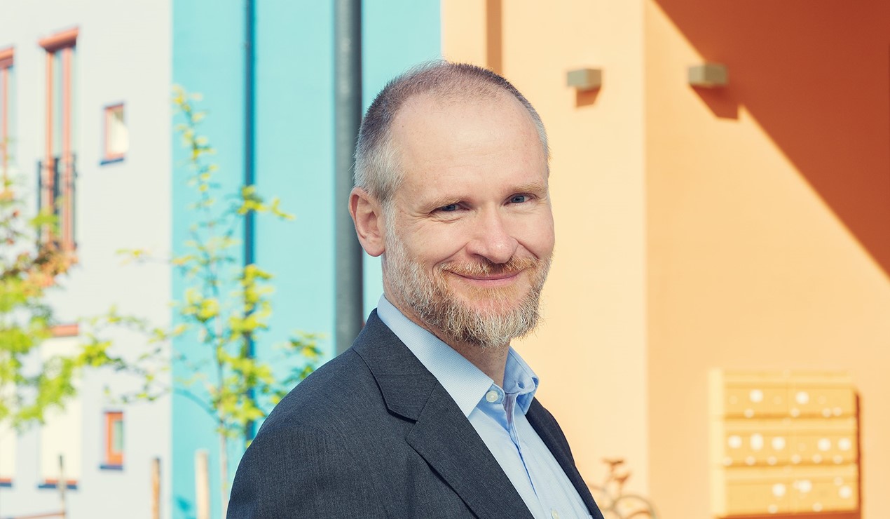 Norkart har lansert eNabovarsel. Det synes direktør for interessepolitikk og jus, Henning Lauridsen, er positivt. (Foto: Nadia Frantsen)