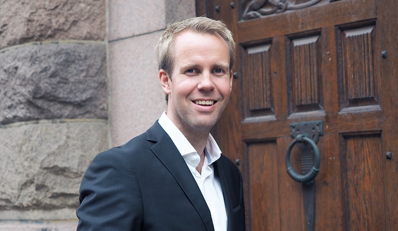 Christian Frengstad Bjerknes utenfor Finansdepartementet onsdag 25. september 2019. (Foto: Monsen/NBBL)