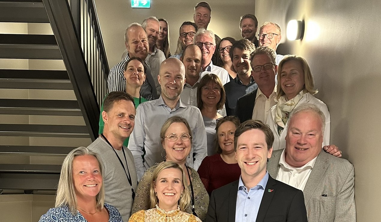 Energinettverket, som er en samling miljø- bolig- og næringsorganisasjoner/bransjer var samlet hos NBBL da nyheten om innholdet i RNB kom. Smilene satt løst, og en minst like blid Andreas Sjalg Unneland (stortingsrepresentant fra SV) kom innom for å redegjøre for det som SV har fått inn i RNB.