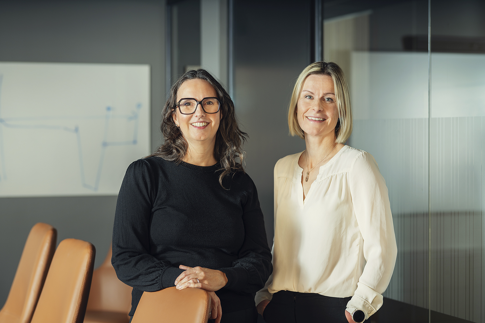 To av advokatkontorets medlemmer, hhv. Line Bjerkek og Kirsti Aga,  i NBBL skal bidra inn i programmet på årets Autorisasjonskurs i Berlin. Foto: Nadia Frantsen