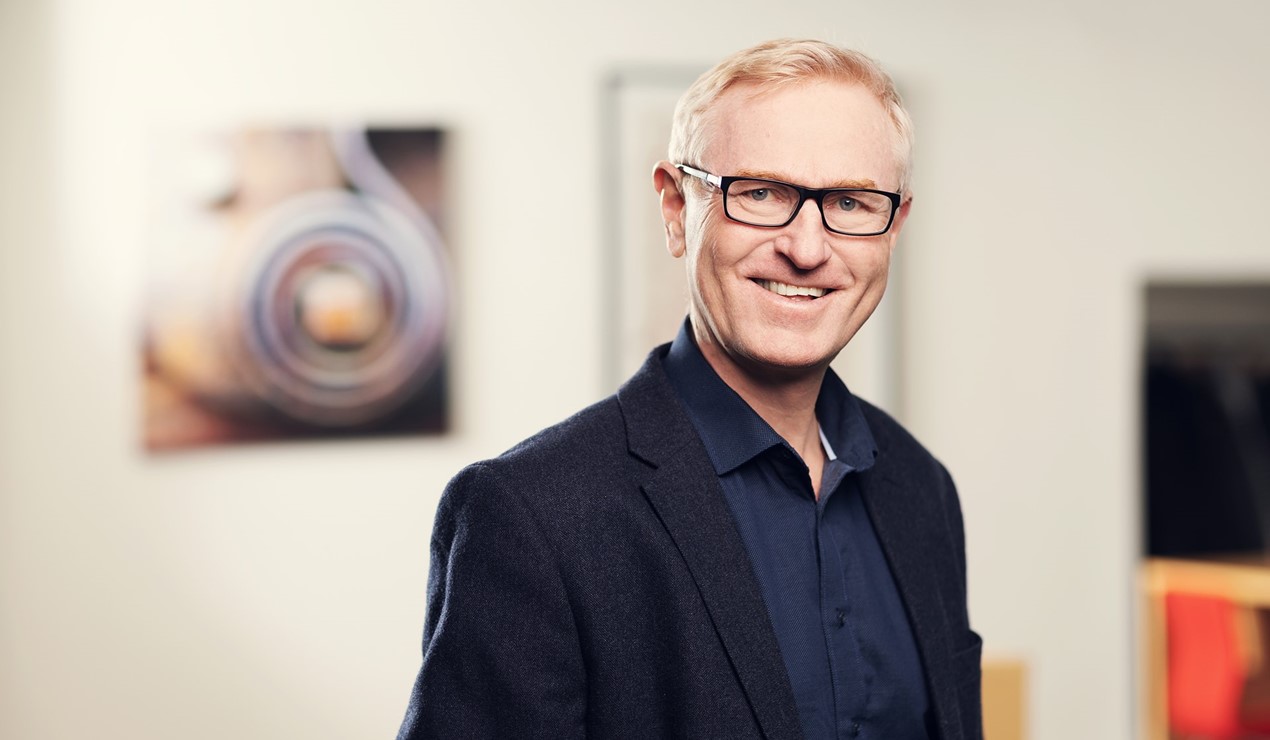 Ketil Krogstad, spesialrådgiver i NBBL, har mye kunnskap om tema og ledet fagfrokosten i September. Foto: Nadia Frantsen