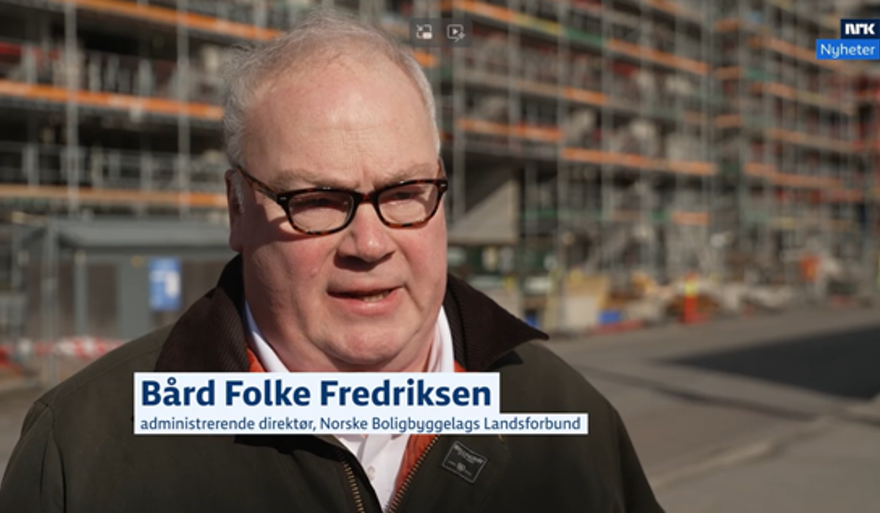 Bård Folke Fredriksen ved Obosprosjektet «Oen». Dette et nyboligprosjekt som får billigere boliger på grunn av Husbank-lån. Foto: NRK Nyheter