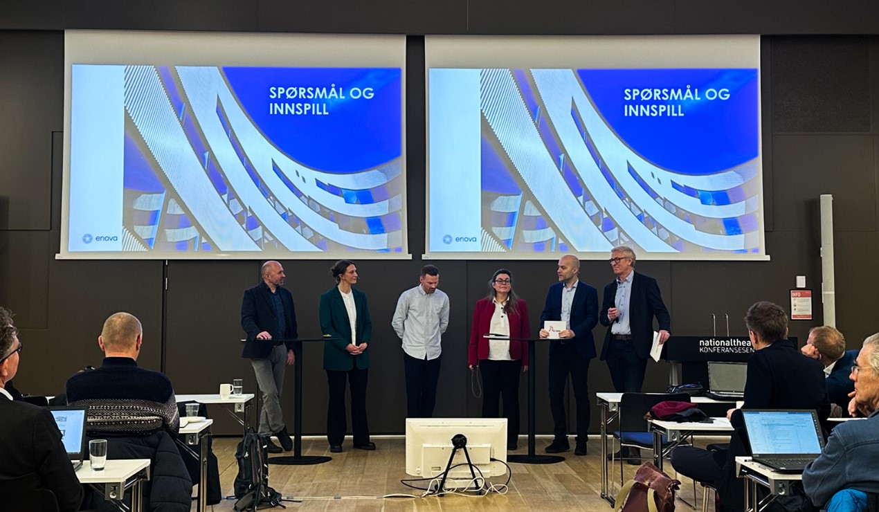 Enova forteller hva som er en god søknad, hvem som blir prioritert og svarer på spørsmål fra salen. Foto: NBBL