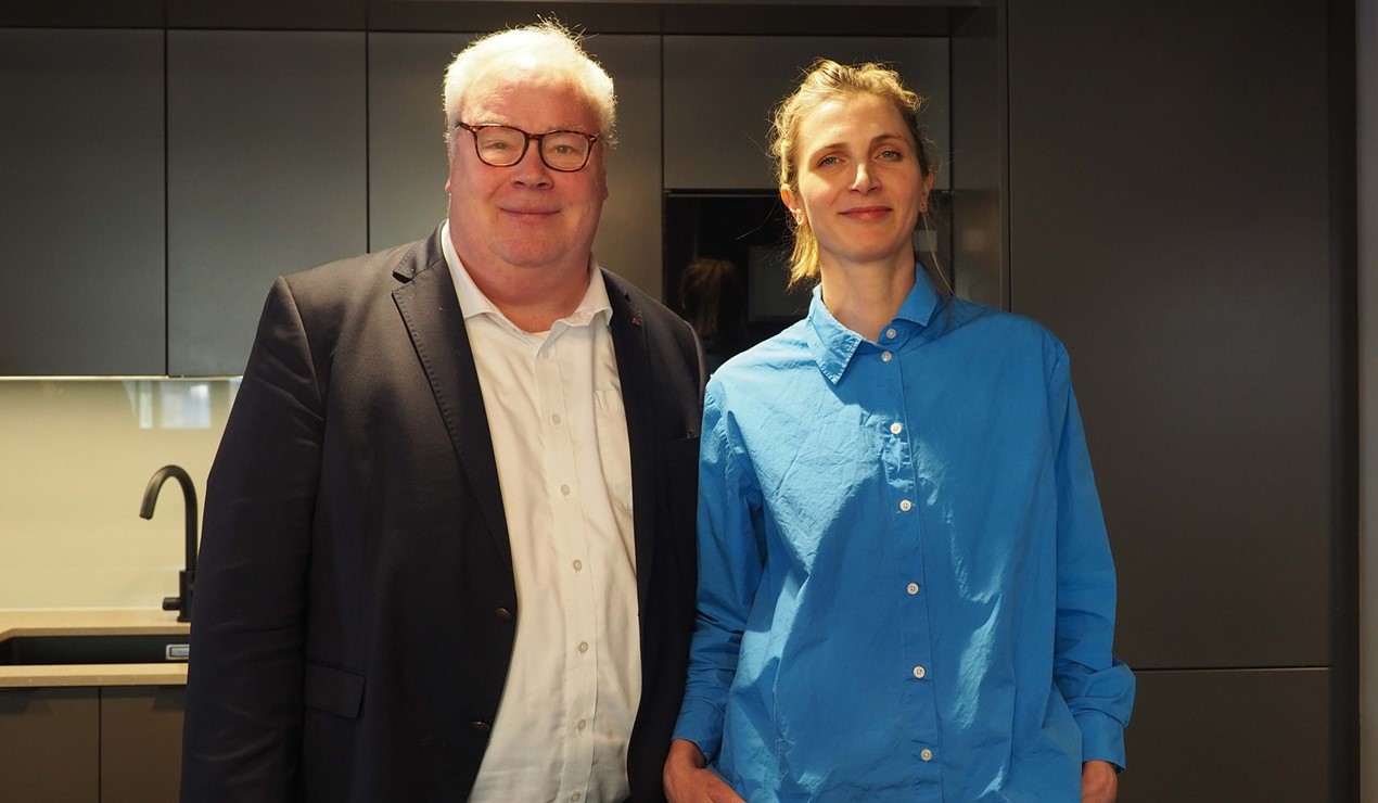 Forsiktig optimistiske: NBBLs direktør Bård Folke Fredriksen og sjeføkonom Hilde Midsem tror økonomien til både vanlige folk og i byggenæringen fortsatt vil få noen prøvelser i 2024. Men det finnes lyspunkter. Foto: NBBL