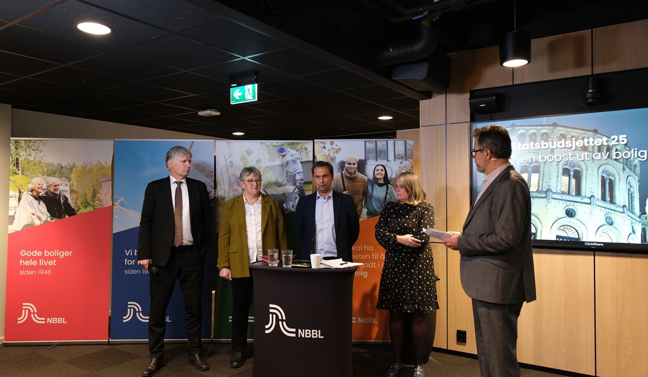 Ola Elvestuen (V), Birgit Kjerstad (SV), Mudassar Kapur (H) og Siri Gåsemyr Staalesen (Ap) stilte til debatt. Foto: NBBL