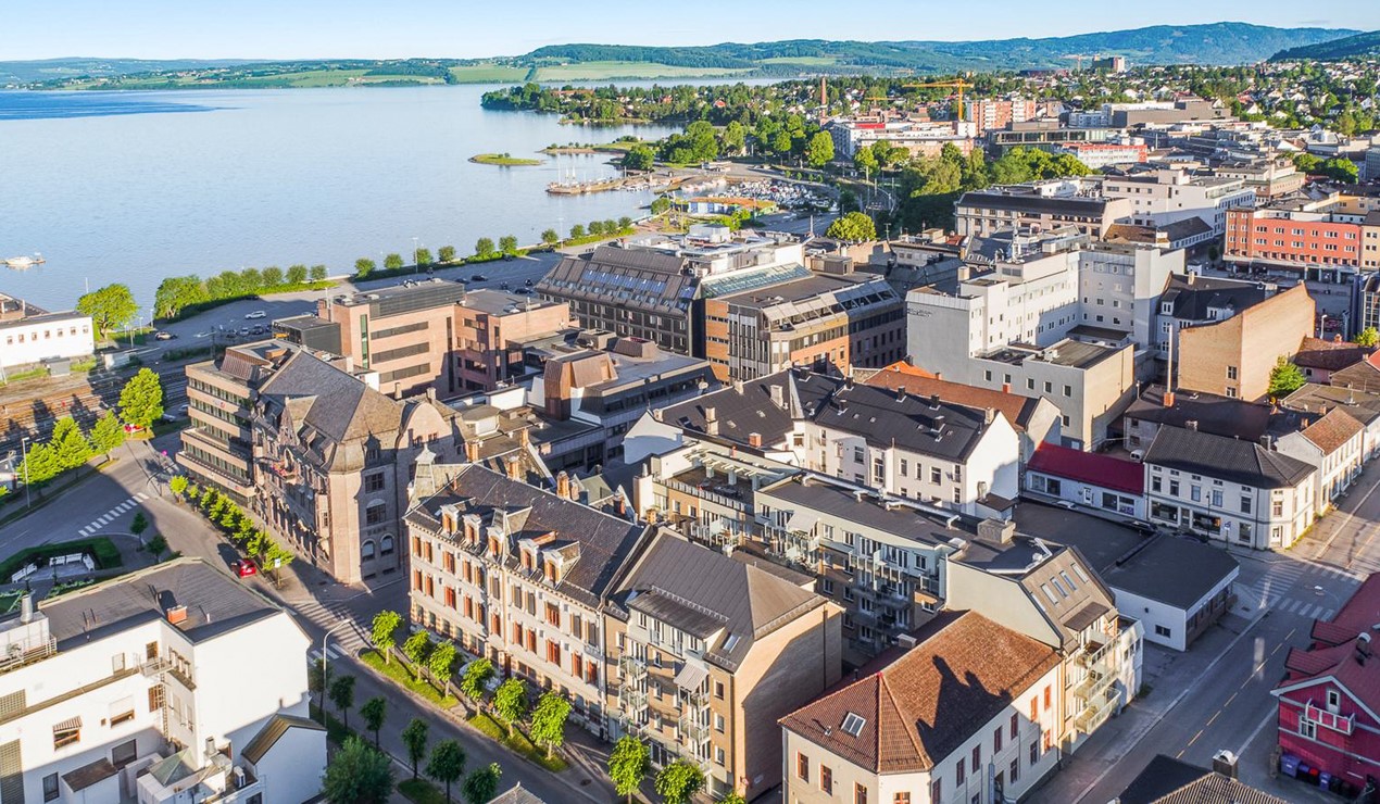 – Forventninger om boligprisfall kan virke dempende på boligetterspørselen. Tror man boligprisene skal falle vil man kanskje utsette boligkjøp, eller utvise forsiktighet i budrundene, sier Hilde Karoline Midsem, sjeføkonom i NBBL. Foto: Bjørnar Fjeldberg