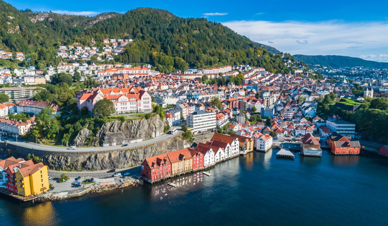Uansett om du skal langt av sted eller holde deg i nærheten av hjemstedet i år, kan medlemskap i boligbyggelag fort gjøre Norgesferien litt billigere.