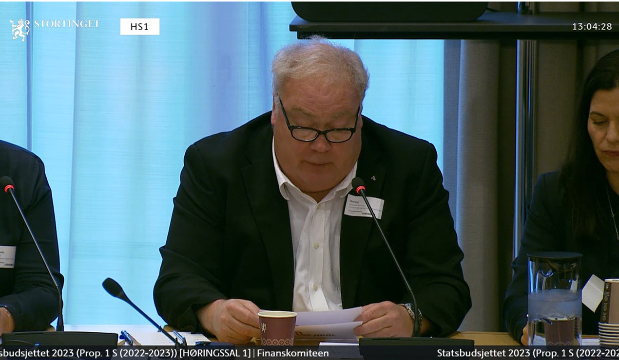 Bård Folke Fredriksen legger frem NBBLs synspunkter i Finanskomiteen
