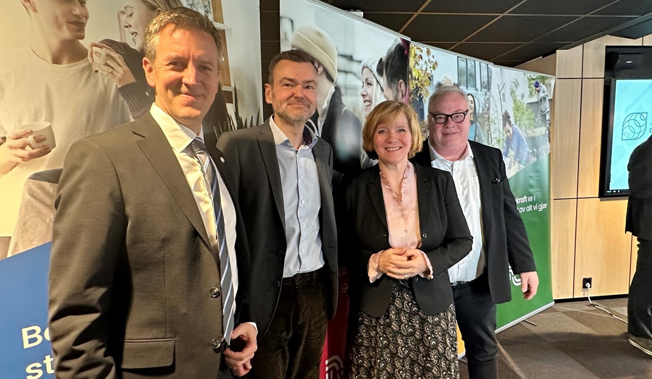 Fra venstre: Statsråd Erling Sande (Sp), direktør for samfunnspolitikk i Spekter Odd-Erik Stende, Byrådsleder Christine Meyer (H) i Bergen og Bård Folke Fredriksen, administrerende direktør i NBBL på frokostmøtet arrangert av Spekter og NBBL. Foto: NBBL